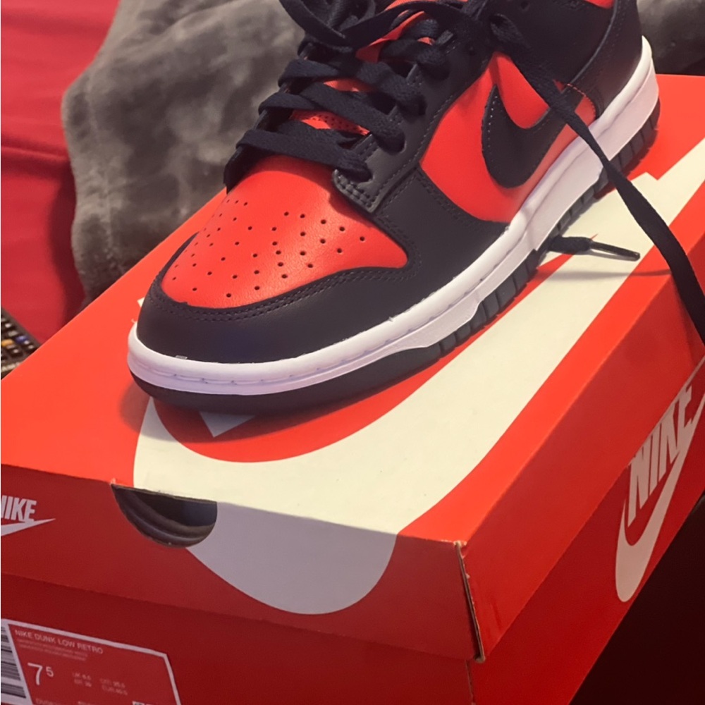 Nike Men's Black and Red Sneakers